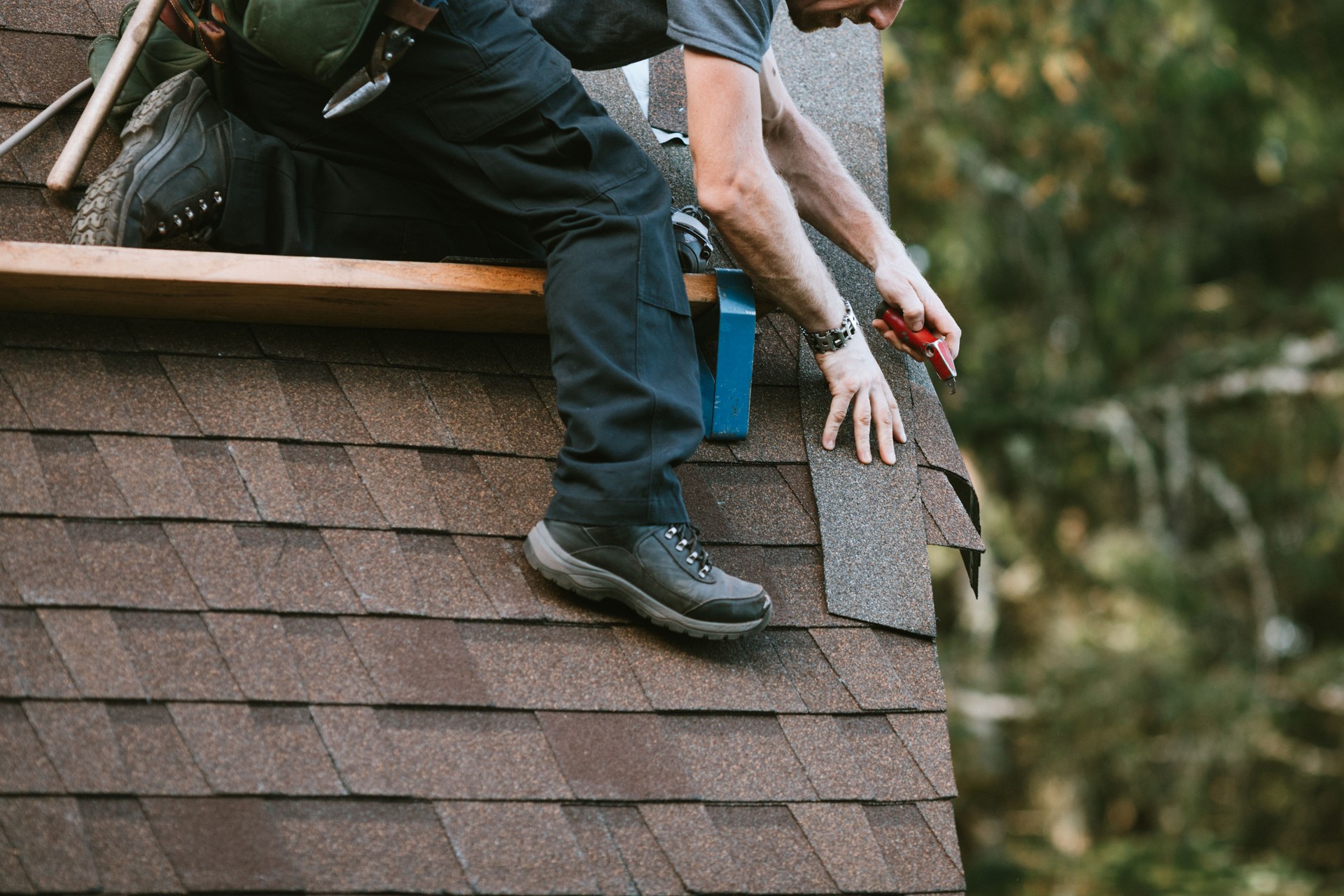 General Contractor Installing New Roof